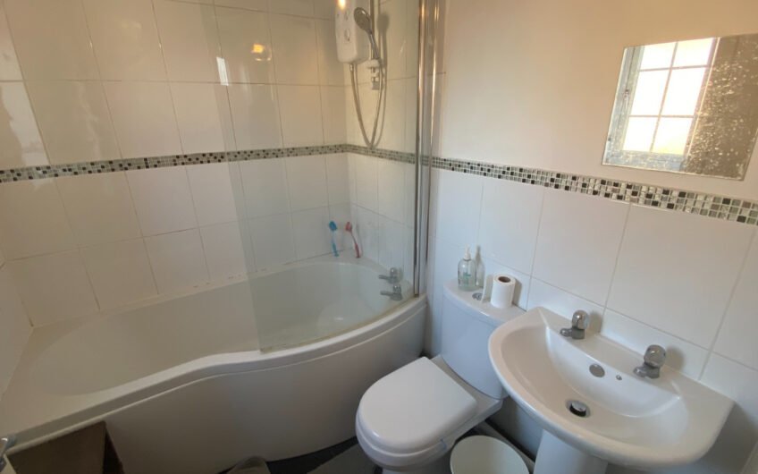 Available 1 Bedroom Charming Flat in Skua Close, Luton LU4!!!