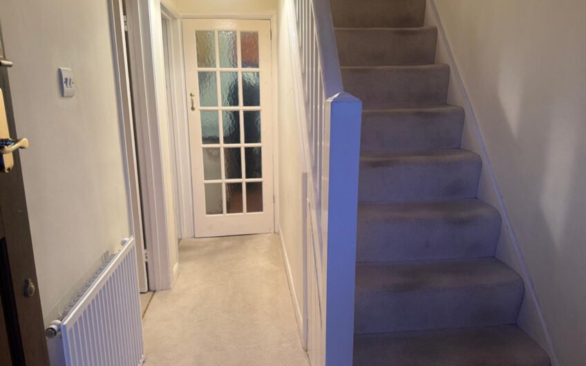 Available Spacious 3-Bedroom Home in Somerset Avenue, Luton LU2!!!