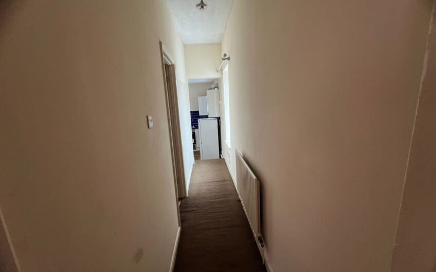 Available Fully Tenanted Semi-Commercial Freehold property with 1 Bedroom in LU4!!!