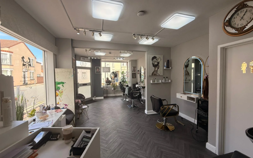 Available Prime Corner Shop with Versatile Business Potential for Rent in NN4!!