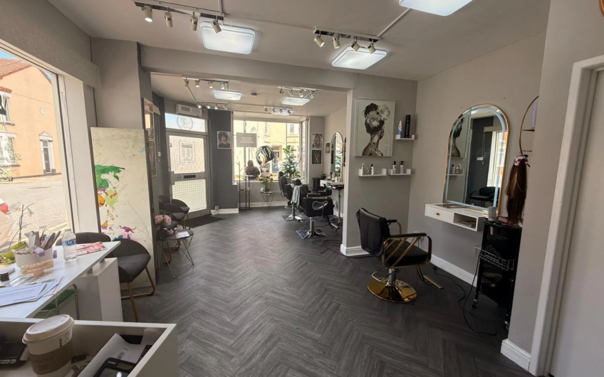 Available Prime Corner Shop with Versatile Business Potential for Rent in NN4!!