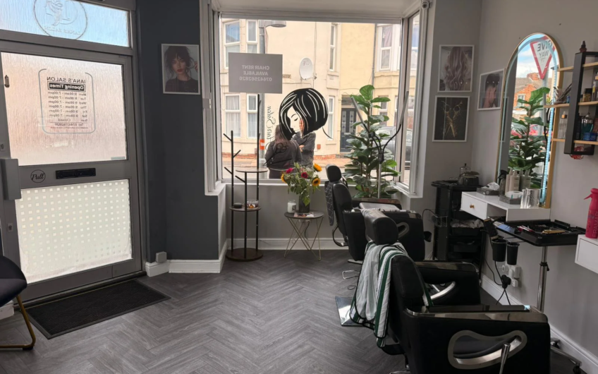 Available Prime Corner Shop with Versatile Business Potential for Rent in NN4!!