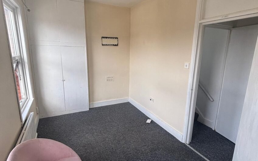 Available attractive and comfortable 2-Bedroom Flat in Talbot Road Luton, LU2!!!