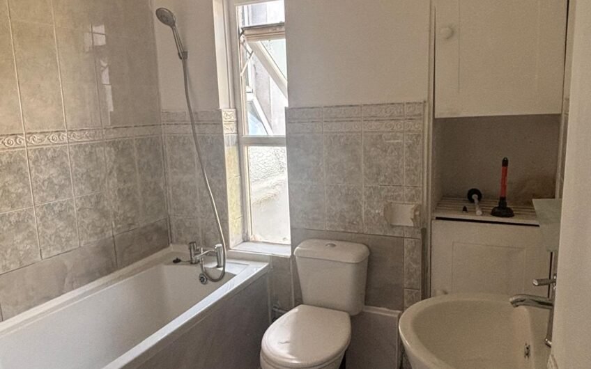 Available attractive and comfortable 2-Bedroom Flat in Talbot Road Luton, LU2!!!
