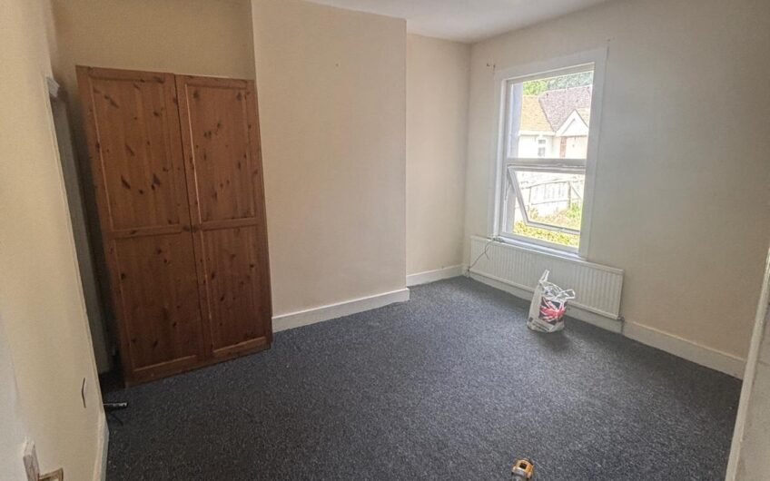 Available attractive and comfortable 2-Bedroom Flat in Talbot Road Luton, LU2!!!