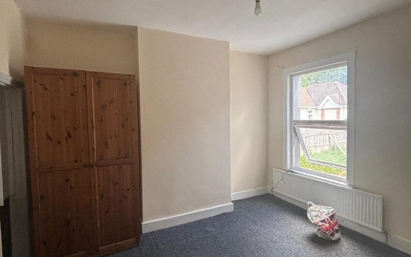 Available attractive and comfortable 2-Bedroom Flat in Talbot Road Luton, LU2!!!