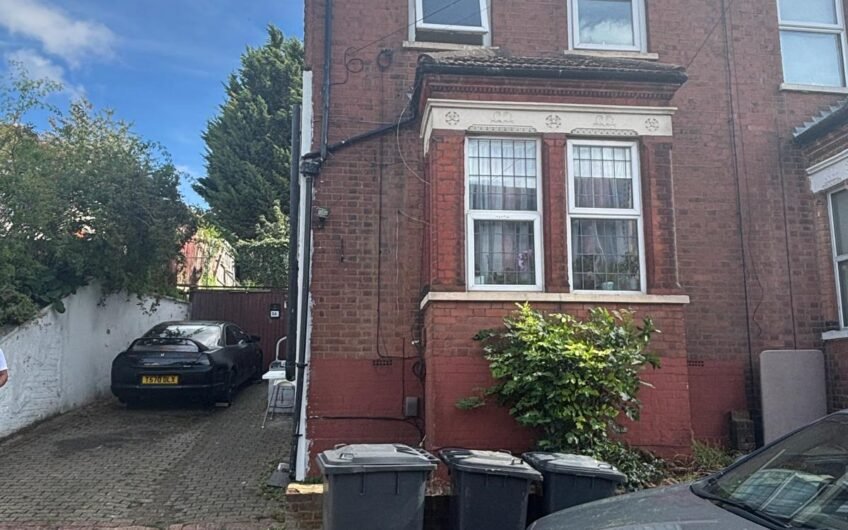 Available attractive and comfortable 2-Bedroom Flat in Talbot Road Luton, LU2!!!