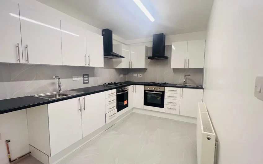 Available Commercial + Residential To Let with 4 Bedrooms Prime Location Near High Street North LU6!!!