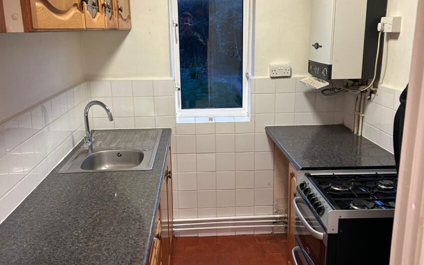 Available Spacious 3-Bedroom Home in Somerset Avenue, Luton LU2!!!