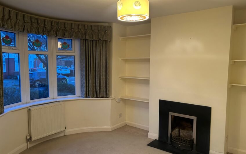 Available Spacious 3-Bedroom Home in Somerset Avenue, Luton LU2!!!