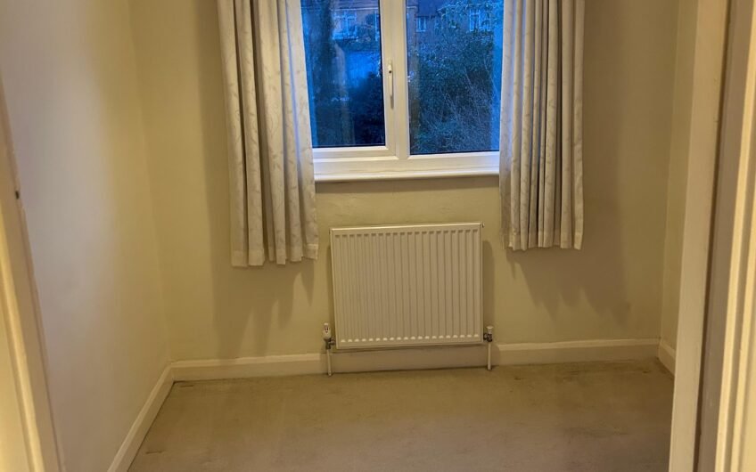 Available Spacious 3-Bedroom Home in Somerset Avenue, Luton LU2!!!