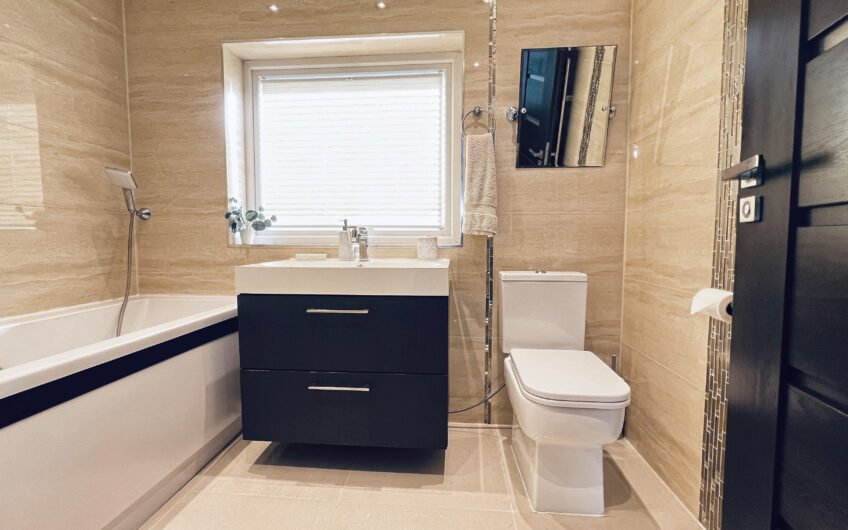 Luxurious 3-Bedroom Semi-Detached House with an Additional Garden Room – Fully Furnished in Heart of Luton LU4!!!