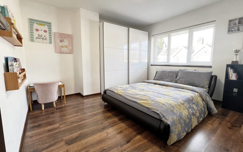 Luxurious 3-Bedroom Semi-Detached House with an Additional Garden Room – Fully Furnished in Heart of Luton LU4!!!