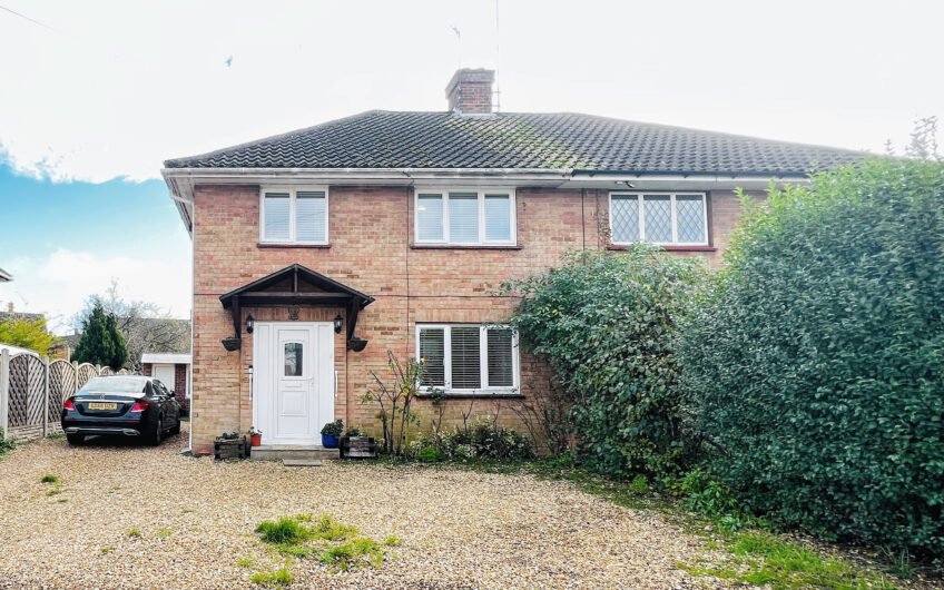 Luxurious 3-Bedroom Semi-Detached House with an Additional Garden Room – Fully Furnished in Heart of Luton LU4!!!