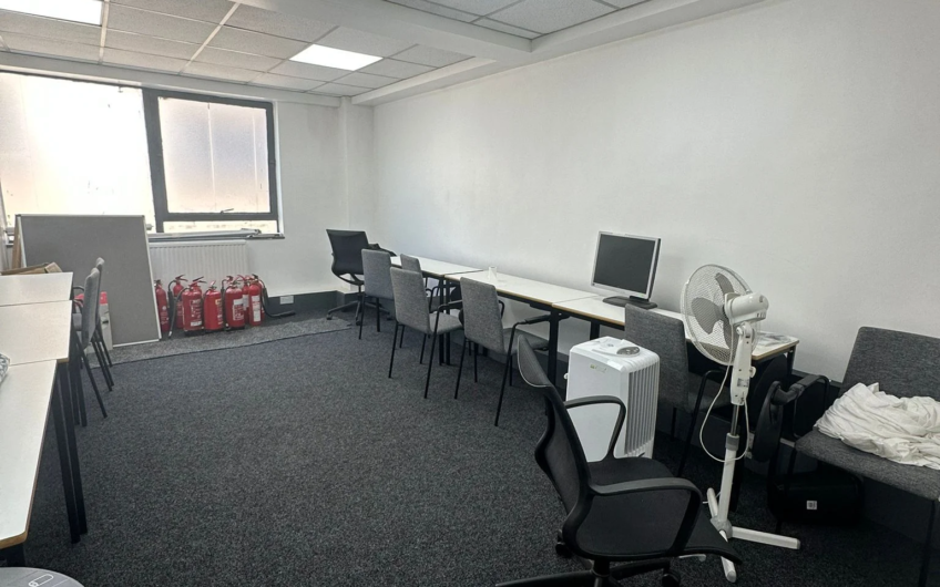Available Fully Furnished Office Space in Henlow Suite, LU1!!!