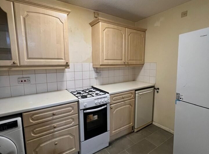 Available for Rent 2 Bedroom charming semi-detached house in Luton LU3!!!
