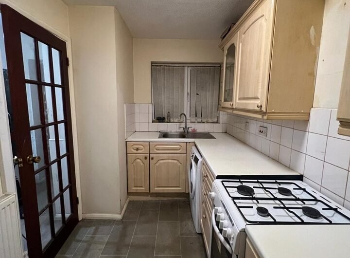 Available for Rent 2 Bedroom charming semi-detached house in Luton LU3!!!