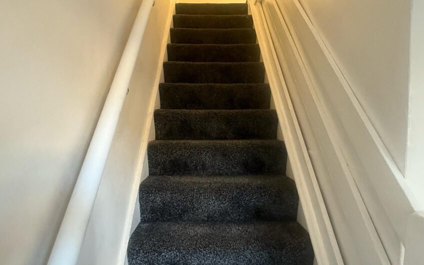 Well-Presented 2-Bedrooms First Floor Flat for rent in a Prime Location Luton LU2!!!