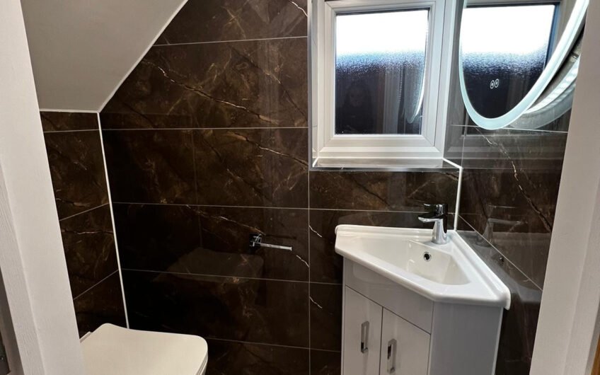 For Rent, Spacious 4-Bedroom Family Home with Garden & Parking in Houghton Regis LU5!!!