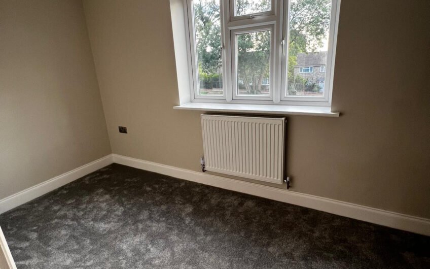 For Rent, Spacious 4-Bedroom Family Home with Garden & Parking in Houghton Regis LU5!!!