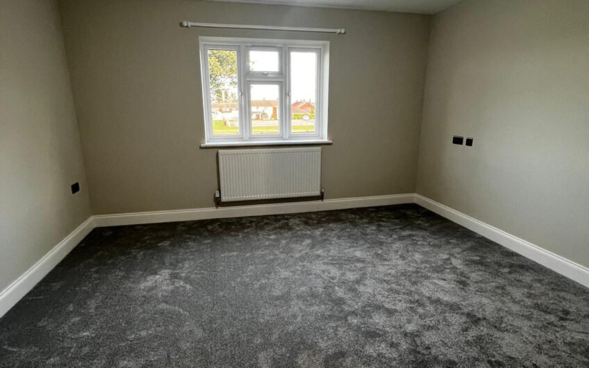 For Rent, Spacious 4-Bedroom Family Home with Garden & Parking in Houghton Regis LU5!!!