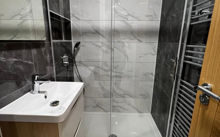 For Rent, Spacious 4-Bedroom Family Home with Garden & Parking in Houghton Regis LU5!!!