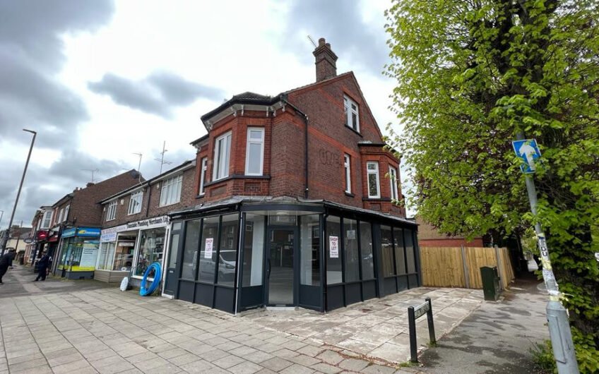 Stylish Newly Refurbished 4-Beds Flat for rent in the Heart of Dunstable LU6!!!