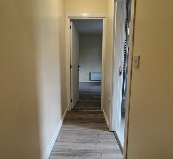 Stylish Newly Refurbished 4-Beds Flat for rent in the Heart of Dunstable LU6!!!