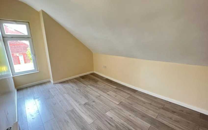 For Rent, Luxury Living, Newly Refurbished 4-Bedroom Flat in Central Dunstable LU6!!!