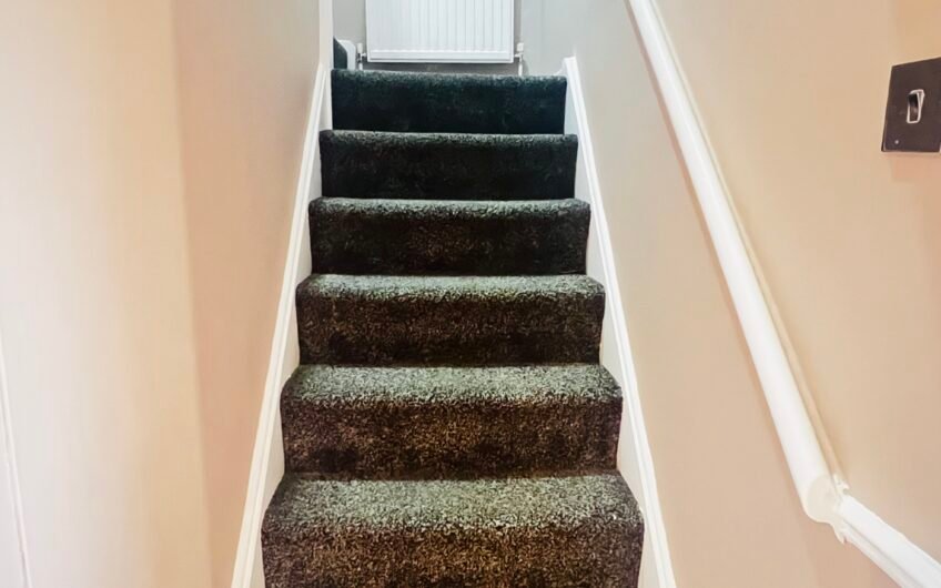 Available for rent, Spacious & Stylish 4-Bedrooms terraced house in a Prime Location Luton LU4!!!