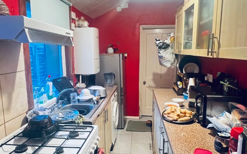 For Sale Ideal Starter Home, 2 Bedrooms, 2 Receptions, Garden & Double Glazing in Luton LU3!!!