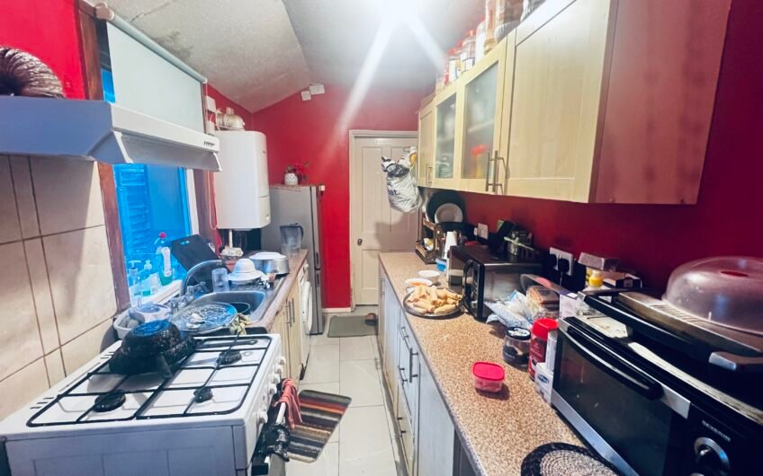 For Sale Ideal Starter Home, 2 Bedrooms, 2 Receptions, Garden & Double Glazing in Luton LU3!!!