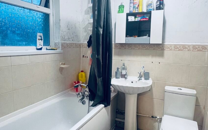 Available for Rent, Bright & Comfortable 2-Bed Terraced House with Double Glazing in Luton LU3!!!