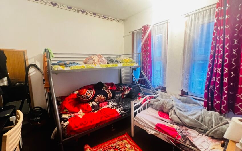 Available for Rent, Bright & Comfortable 2-Bed Terraced House with Double Glazing in Luton LU3!!!