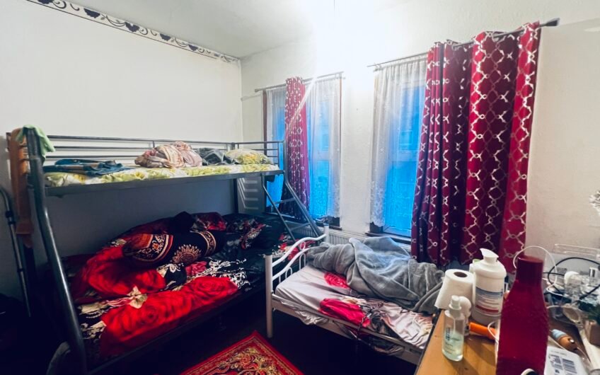 Available for Rent, Bright & Comfortable 2-Bed Terraced House with Double Glazing in Luton LU3!!!