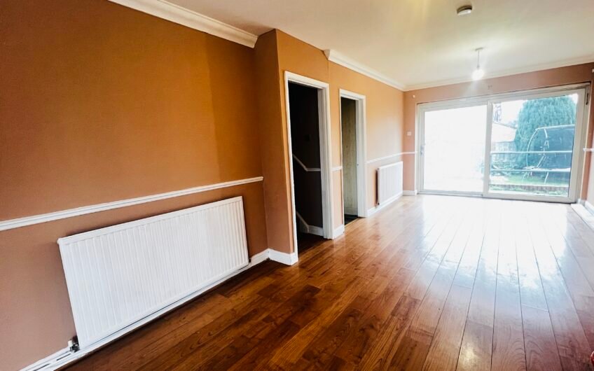 Available for rent, Spacious & Stylish 4-Bedrooms terraced house in a Prime Location Luton LU4!!!