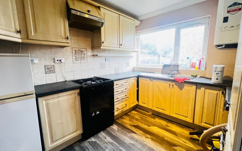 Available for rent, Spacious & Stylish 4-Bedrooms terraced house in a Prime Location Luton LU4!!!