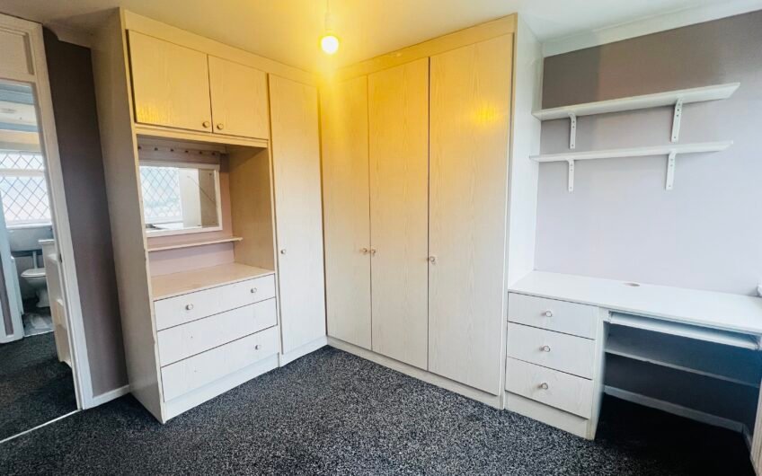 Available for rent, Spacious & Stylish 4-Bedrooms terraced house in a Prime Location Luton LU4!!!