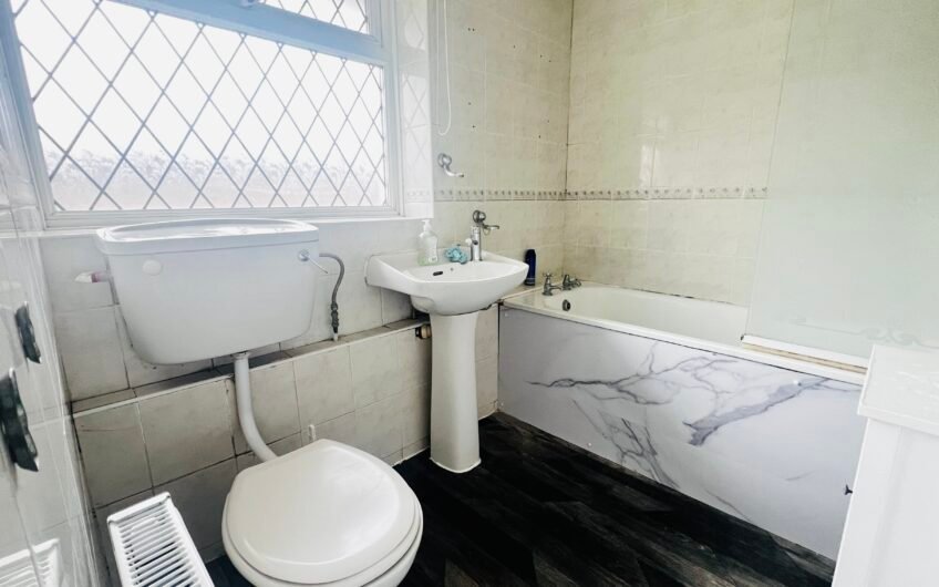 Available for rent, Spacious & Stylish 4-Bedrooms terraced house in a Prime Location Luton LU4!!!