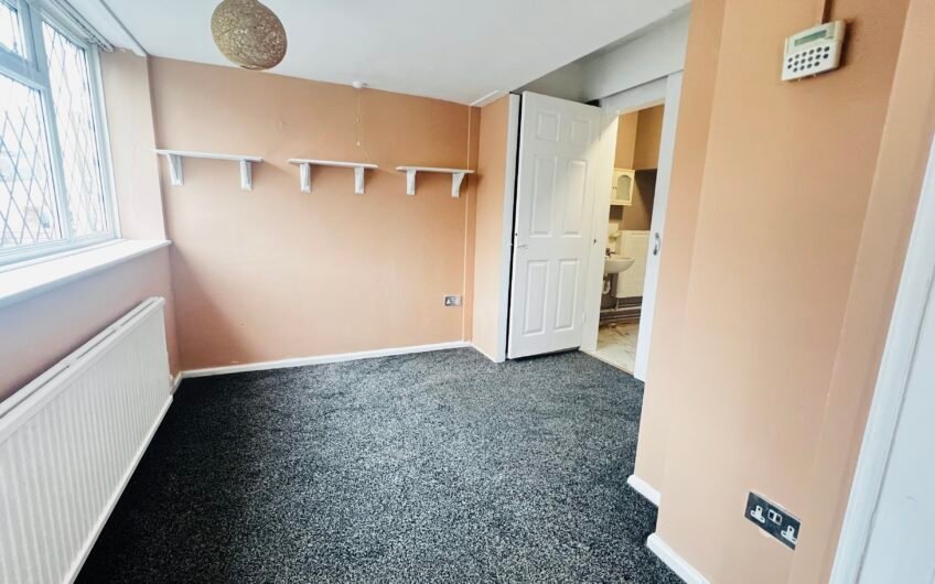 Available for rent, Spacious & Stylish 4-Bedrooms terraced house in a Prime Location Luton LU4!!!