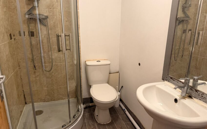 For Rent Modern 1-Bedroom Furnished Flat in Prime Bletchley Town Centre MK2!!