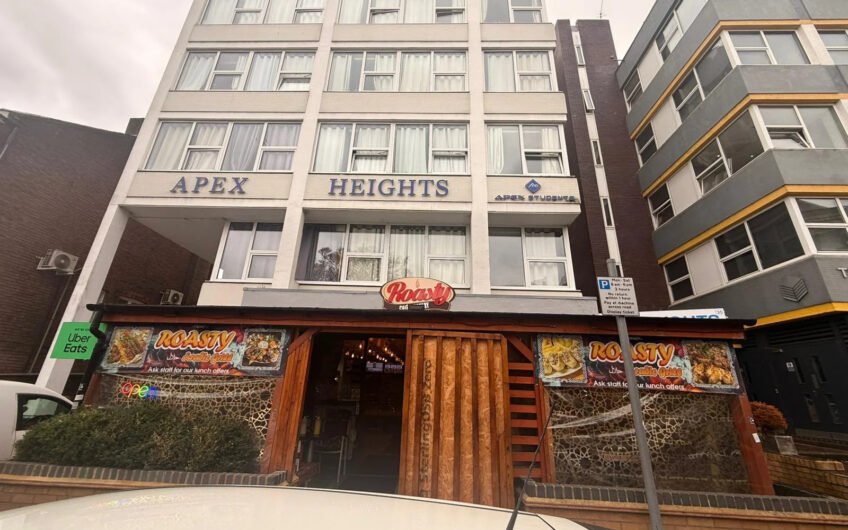 Turnkey Café Business for Sale in Prime Upper George Street, Luton LU1!!!