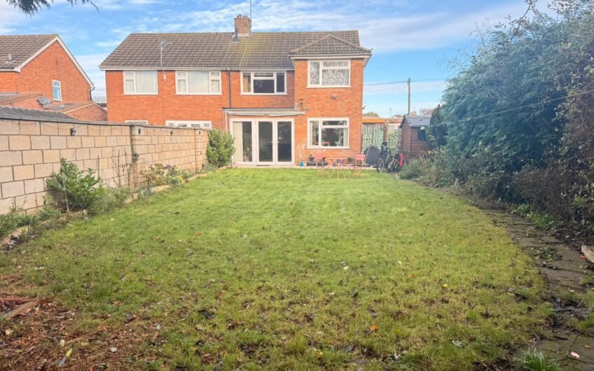 Available for rent – spacious 3-Bedrooms Semi-Detached House with Garden & Parking in Luton LU3!!!
