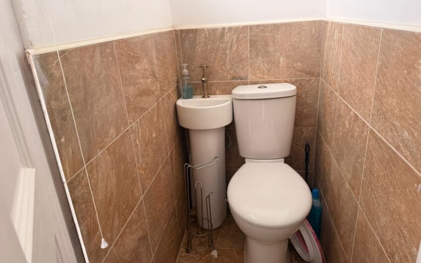 Available for rent – spacious 3-Bedrooms Semi-Detached House with Garden & Parking in Luton LU3!!!