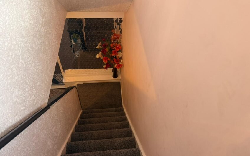 Available for rent – spacious 3-Bedrooms Semi-Detached House with Garden & Parking in Luton LU3!!!