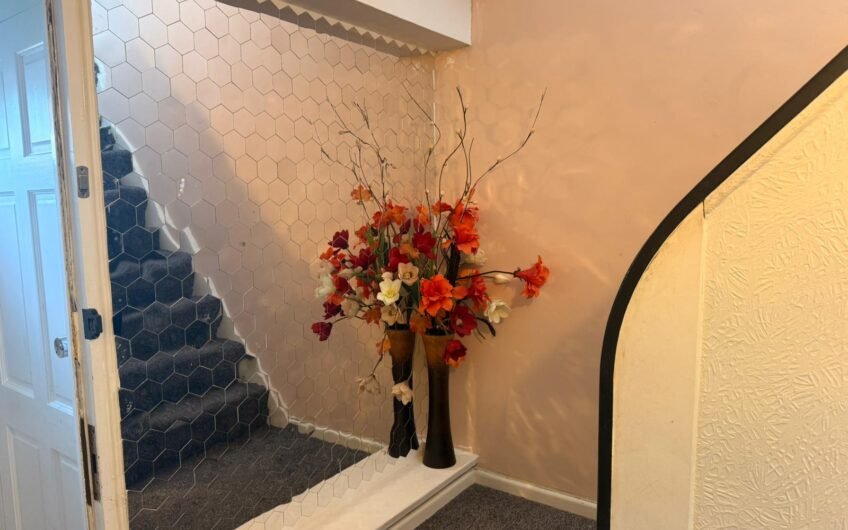 Available for rent – spacious 3-Bedrooms Semi-Detached House with Garden & Parking in Luton LU3!!!