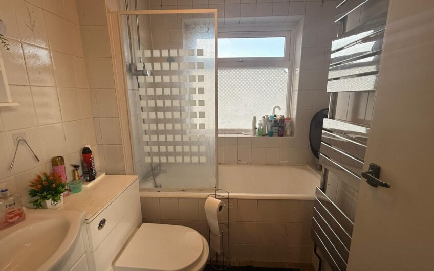 Available for rent – spacious 3-Bedrooms Semi-Detached House with Garden & Parking in Luton LU3!!!