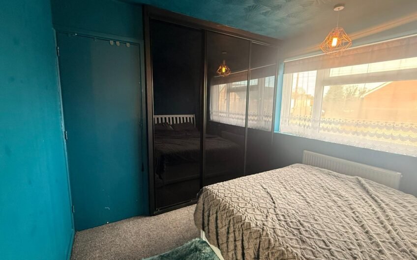 Available for rent – spacious 3-Bedrooms Semi-Detached House with Garden & Parking in Luton LU3!!!