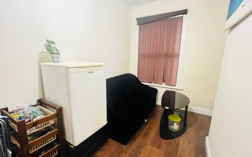 Available a room in a Shared 2-Bedroom Flat in Luton LU3!!!