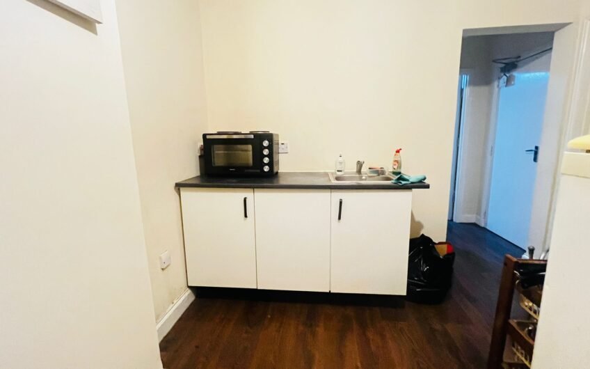 Available a room in a Shared 2-Bedroom Flat in Luton LU3!!!